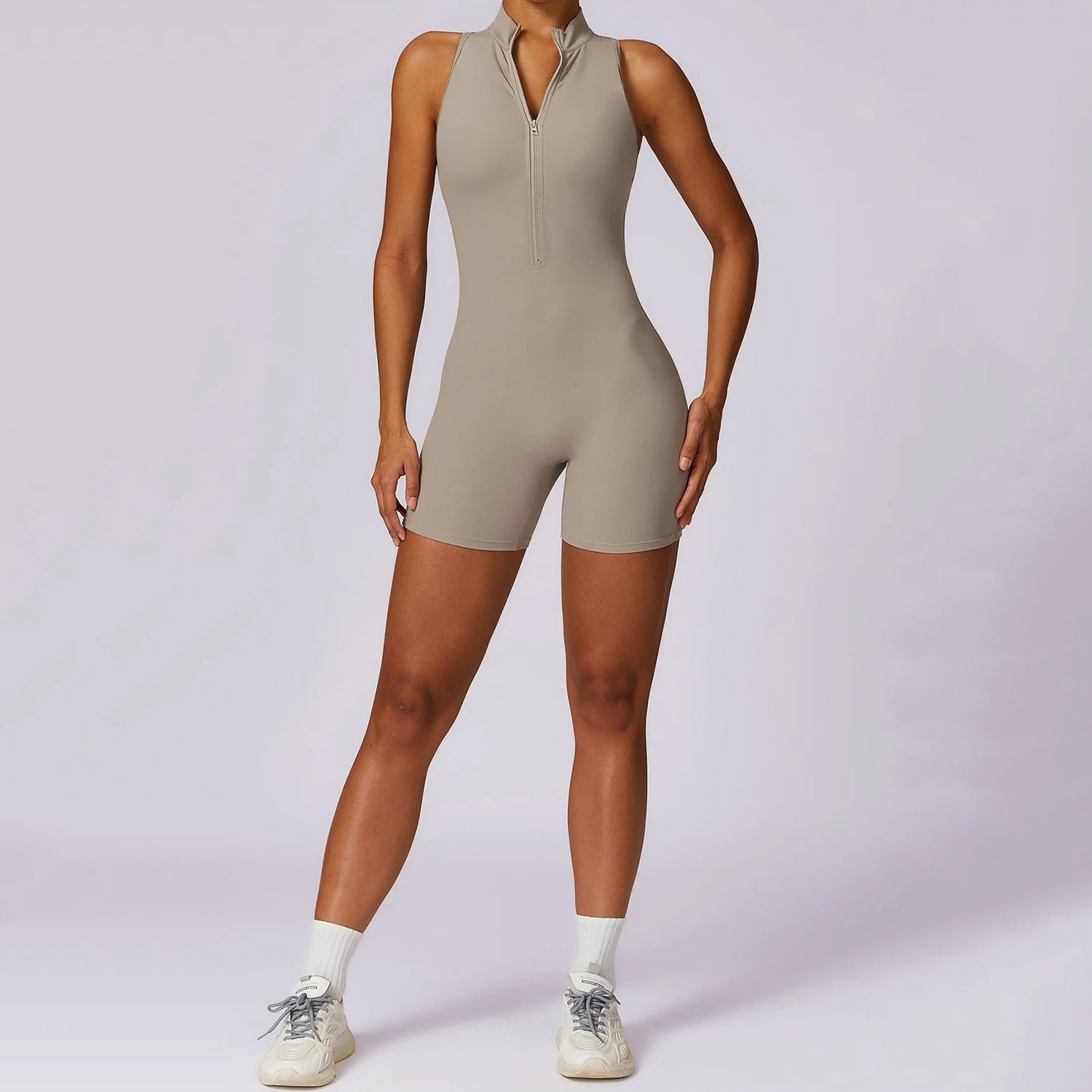 Sırt Detaylı Fermuarlı Büzgü Şort Tulum