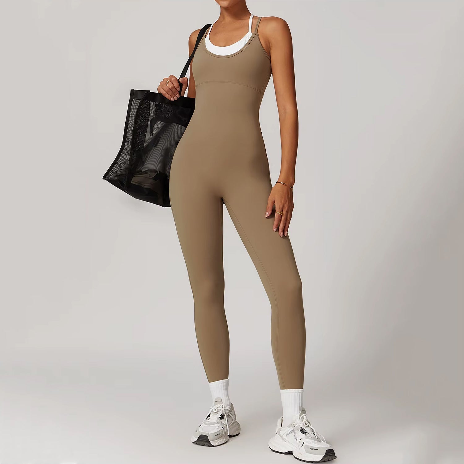 Beyaz Bra Detaylı İnce Askılı Tulum