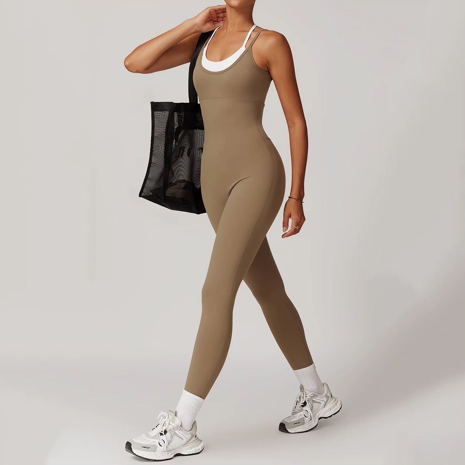 Beyaz Bra Detaylı İnce Askılı Tulum