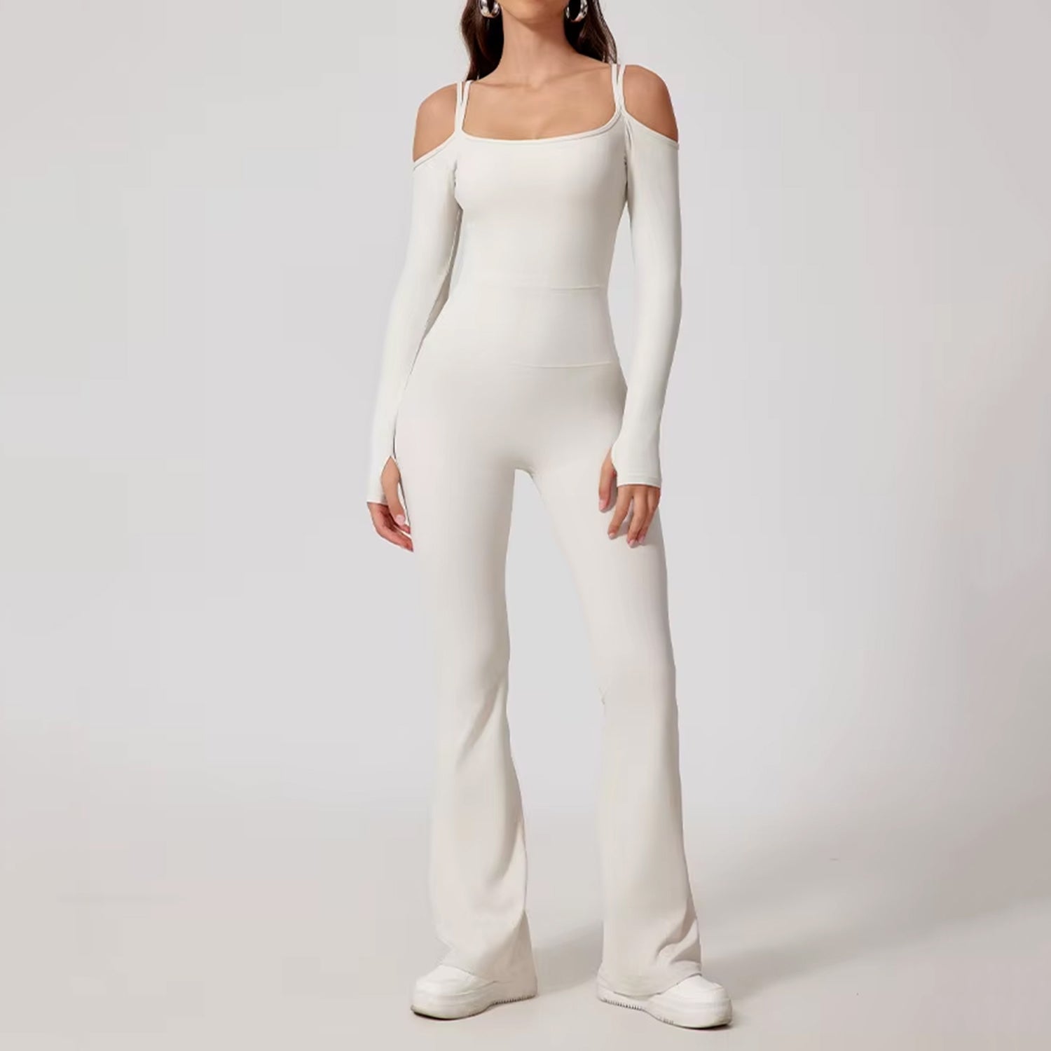 Düşük Omuzlu Askı Detaylı Flare Tulum